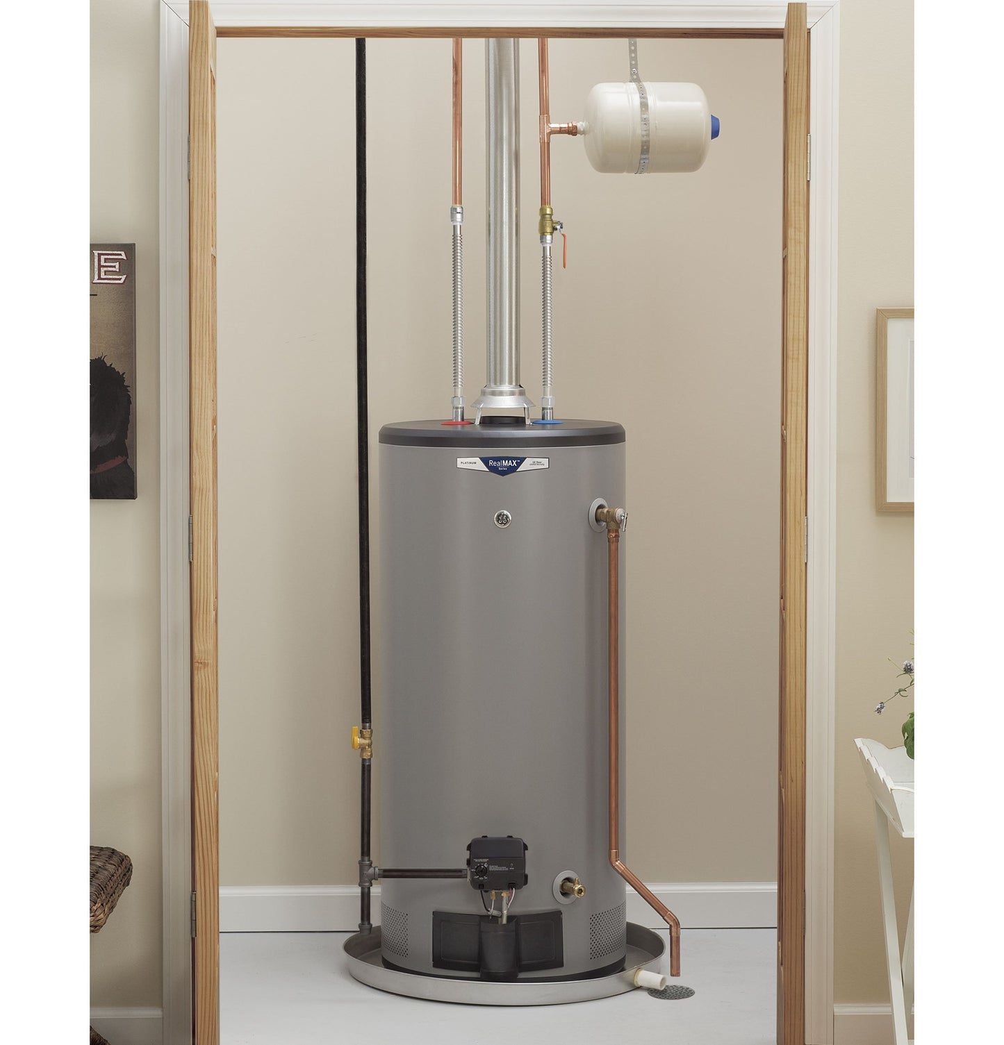 GE RealMAX Platinum 40-Gallon Short Natural Gas Atmospheric Water Heater