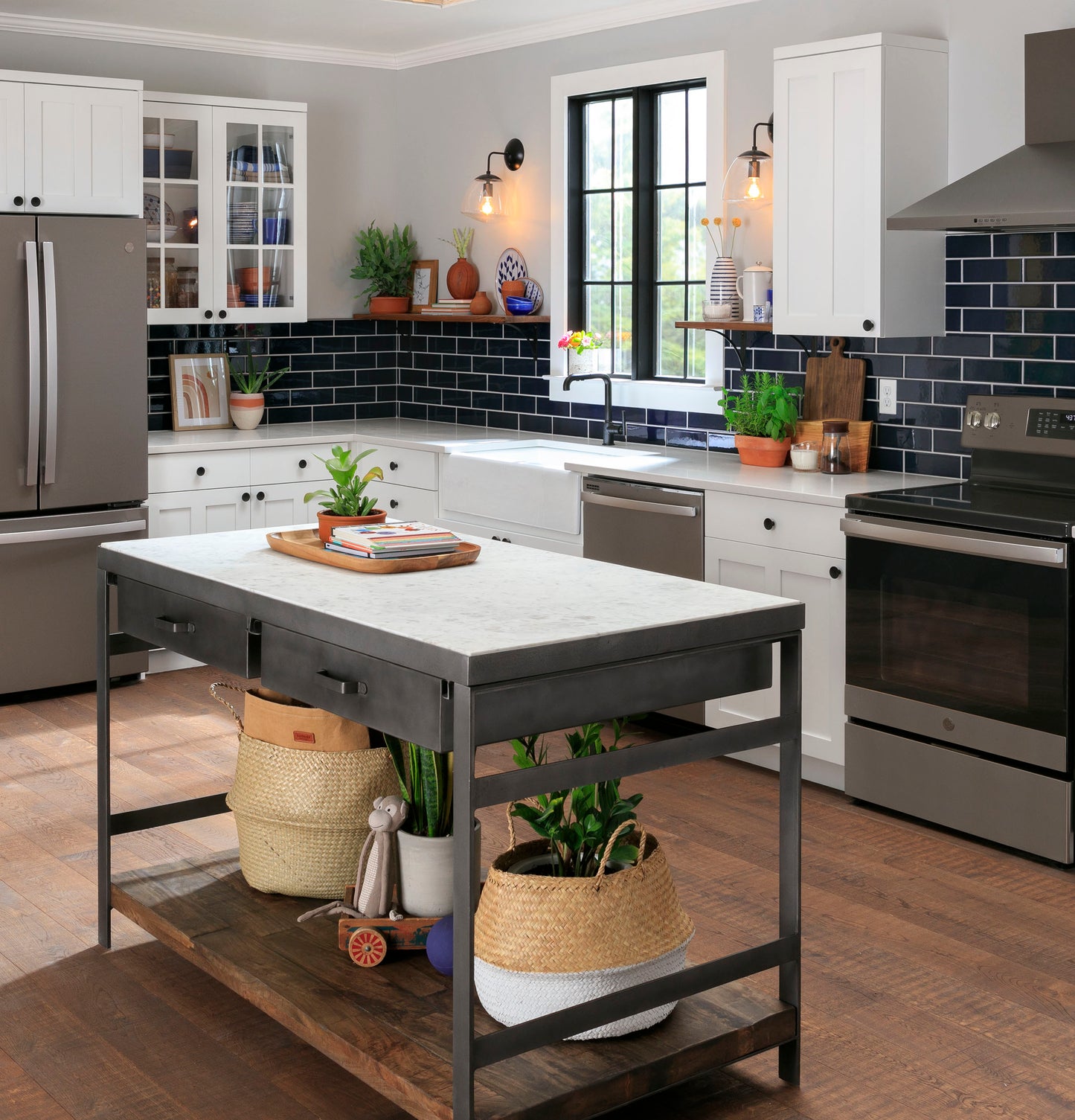 GE® 30" Wall-Mount Pyramid Chimney Hood