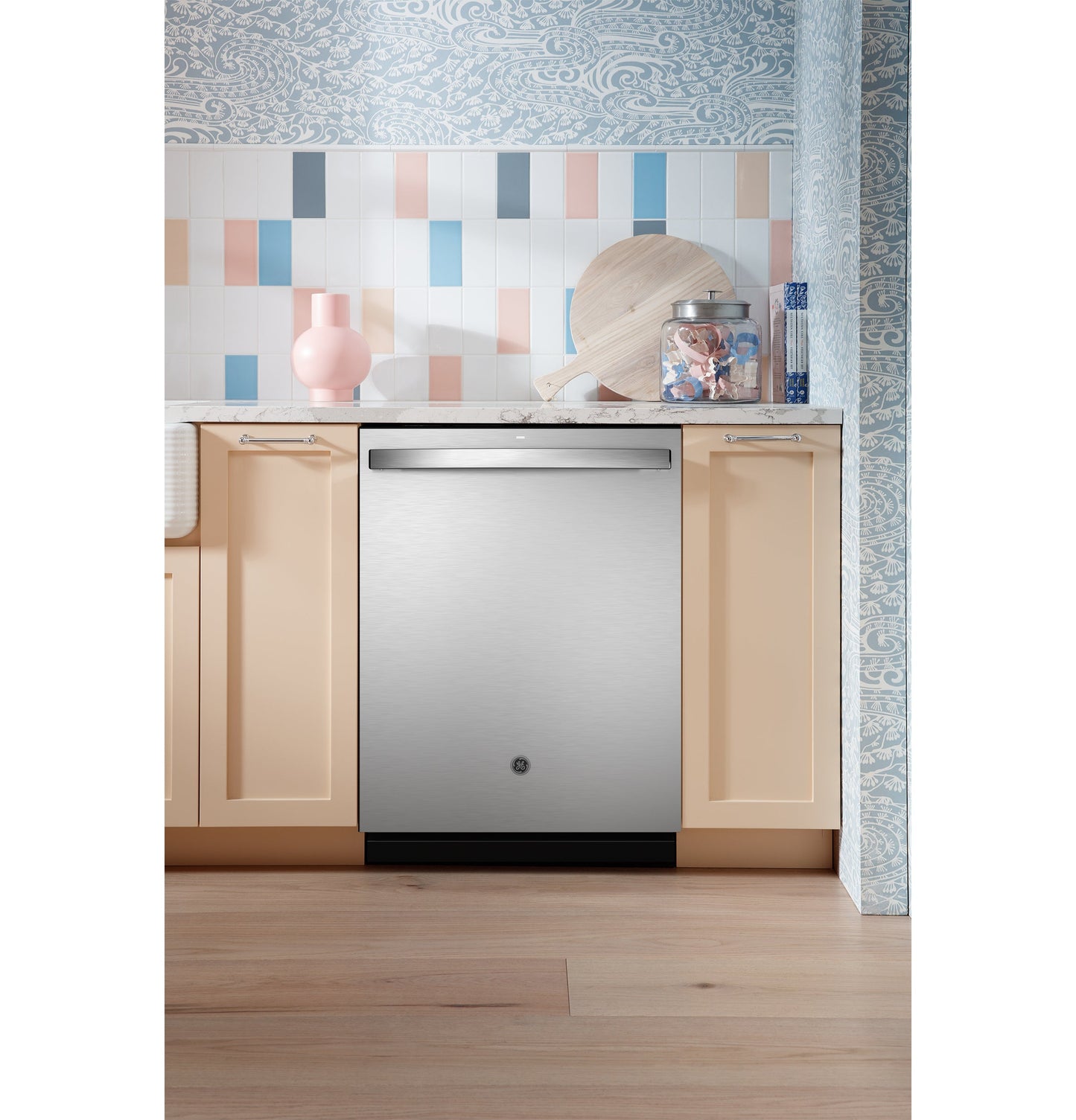 GE® Fingerprint Resistant Top Control with Stainless Steel Interior Dishwasher with Sanitize Cycle