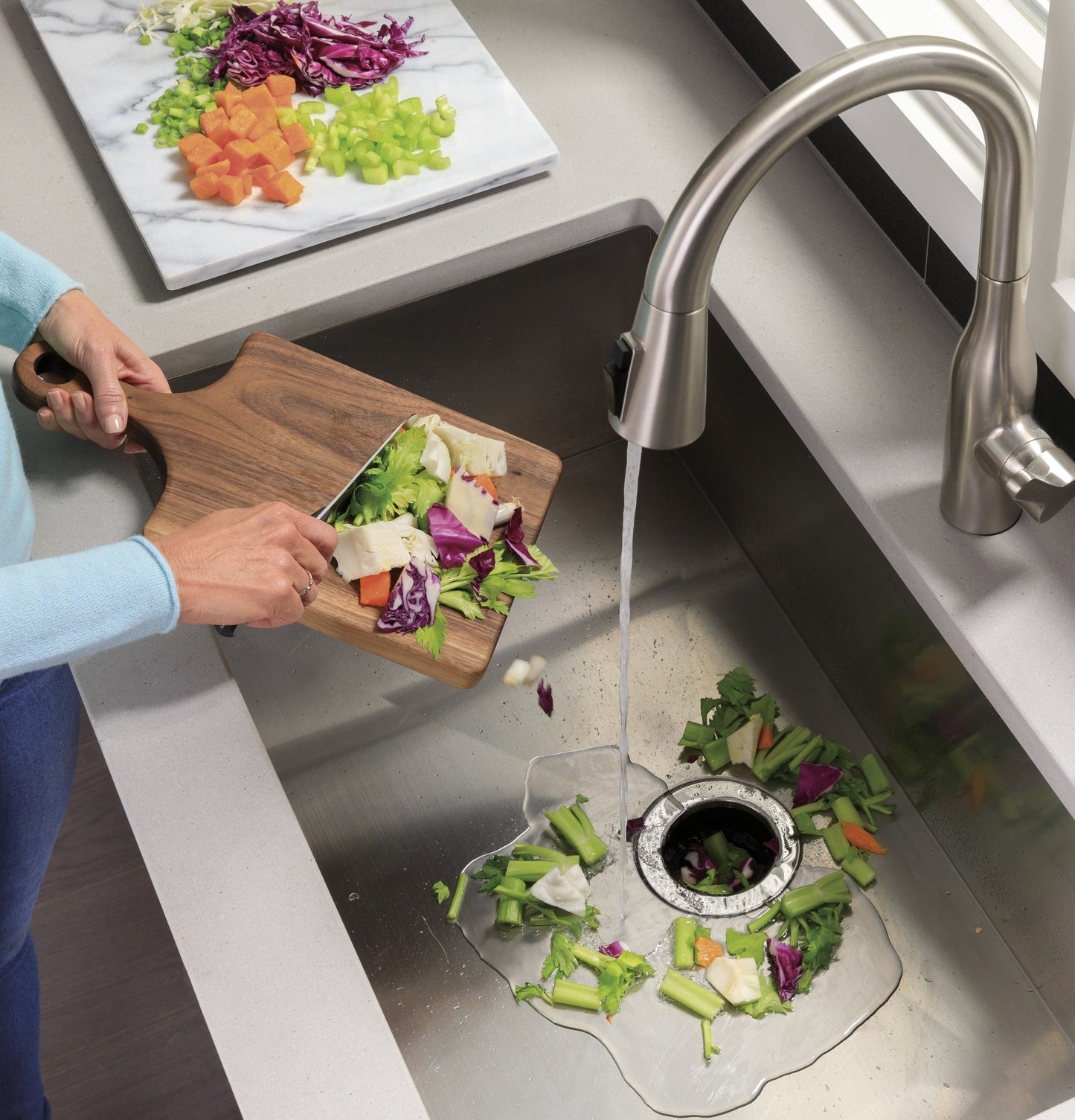 GE DISPOSALL®  3/4 HP Continuous Feed Garbage Disposer - Corded